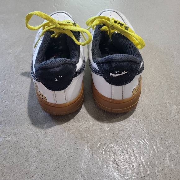 Nike AirForce1 LV8 'Go The Extra Smile' White/Yellow/Blk - Picture 3 of 6